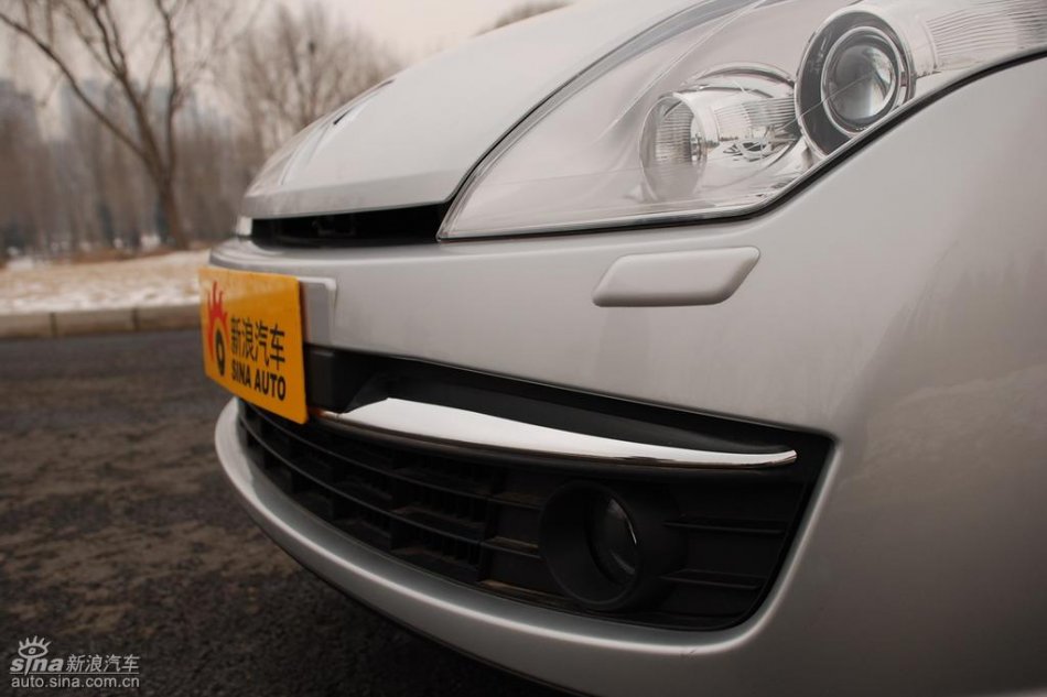 雷诺拉古娜外观实拍图