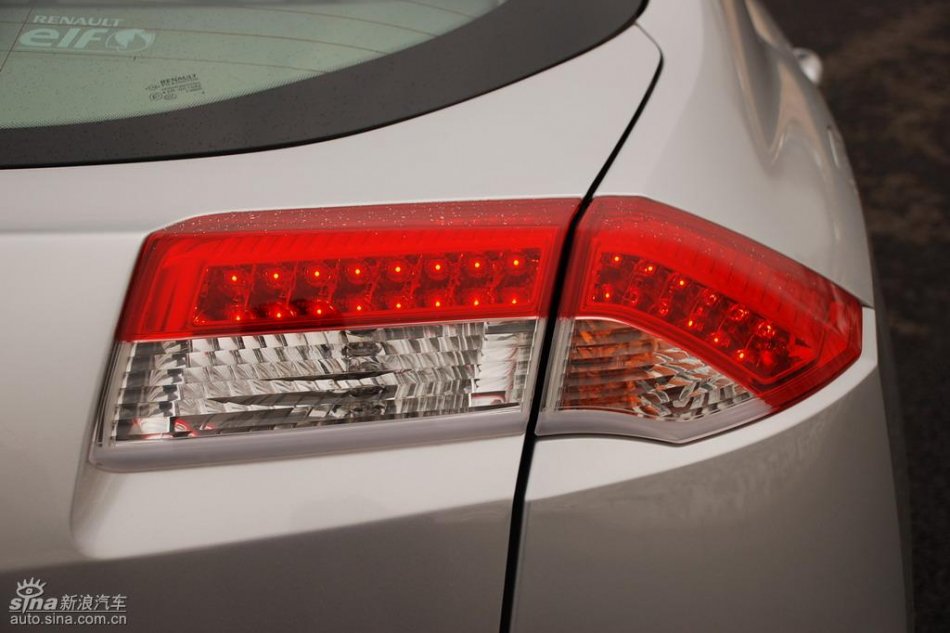 雷诺拉古娜外观实拍图