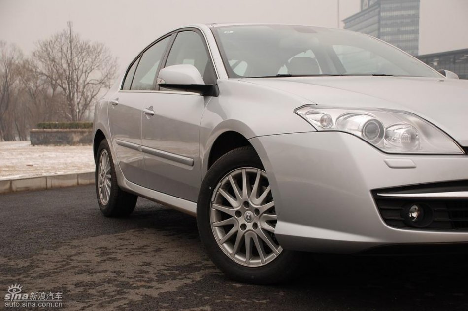 雷诺拉古娜外观实拍图