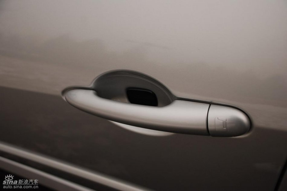 雷诺拉古娜外观实拍图