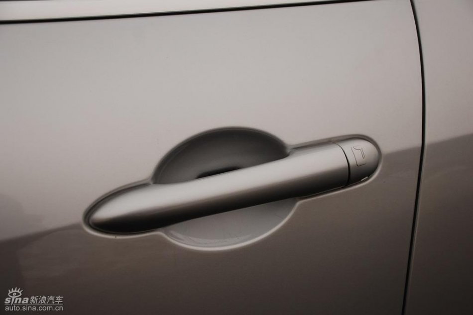 雷诺拉古娜外观实拍图