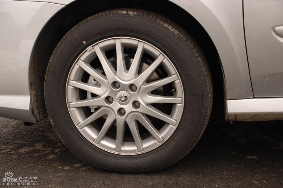 雷诺拉古娜外观实拍图