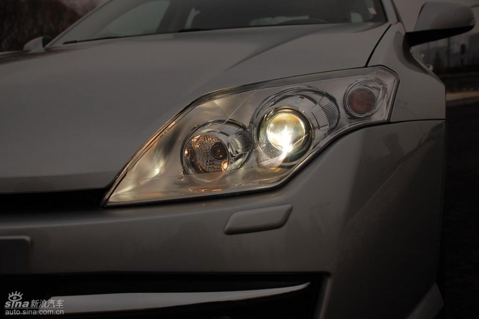 雷诺拉古娜外观实拍图