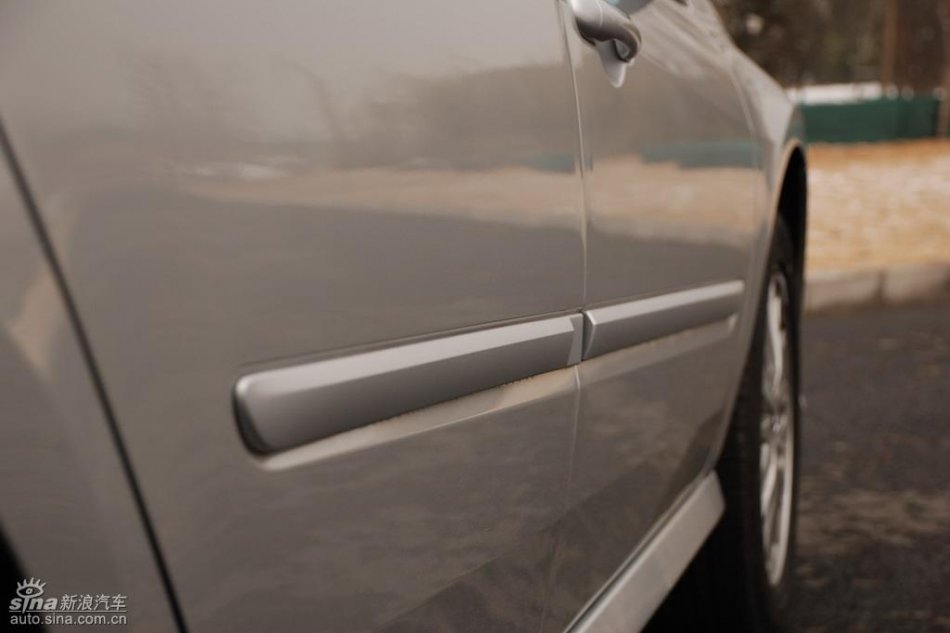 雷诺拉古娜外观实拍图