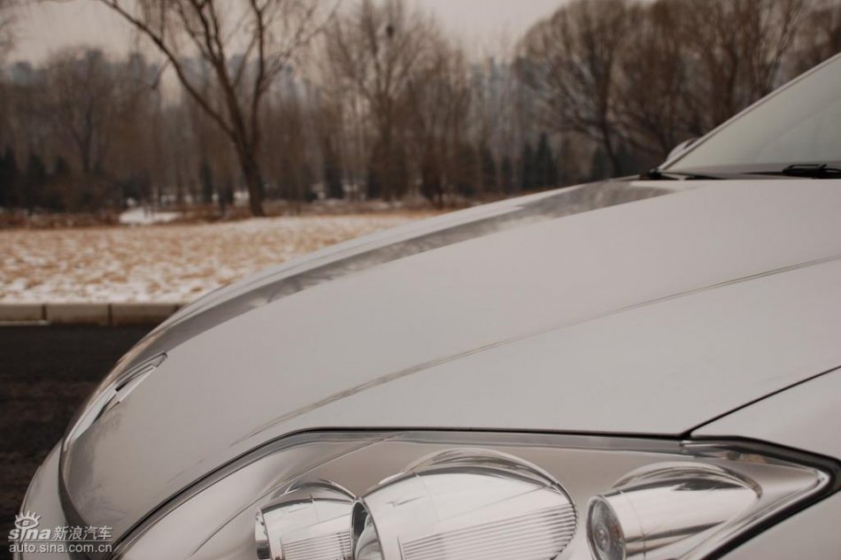 雷诺拉古娜外观实拍图