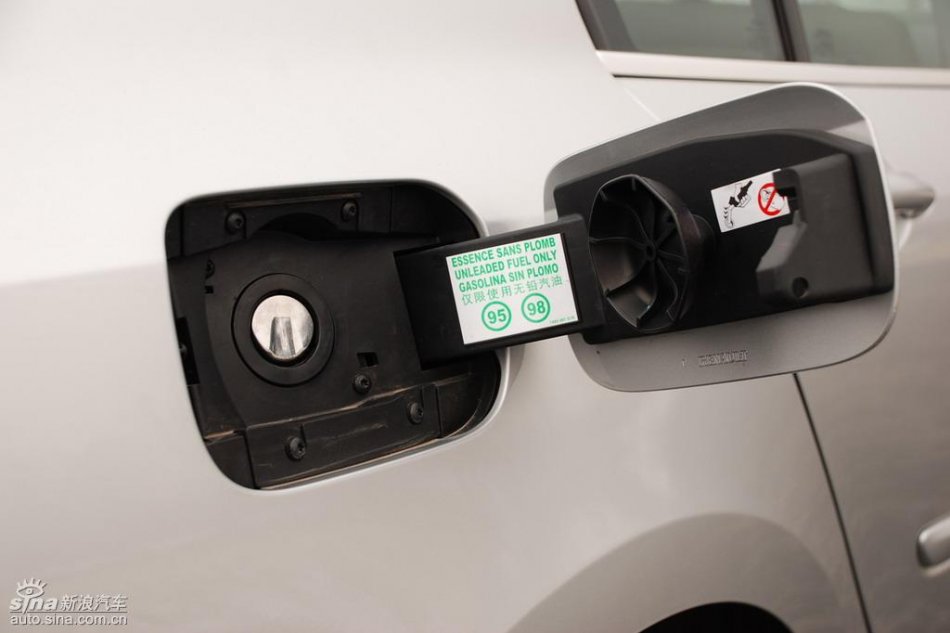 雷诺拉古娜外观实拍图