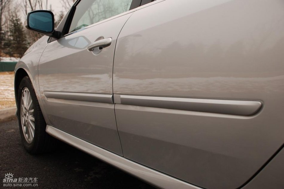 雷诺拉古娜外观实拍图