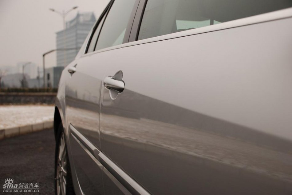 雷诺拉古娜外观实拍图