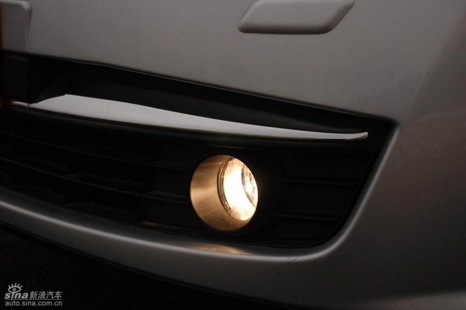 雷诺拉古娜外观实拍图