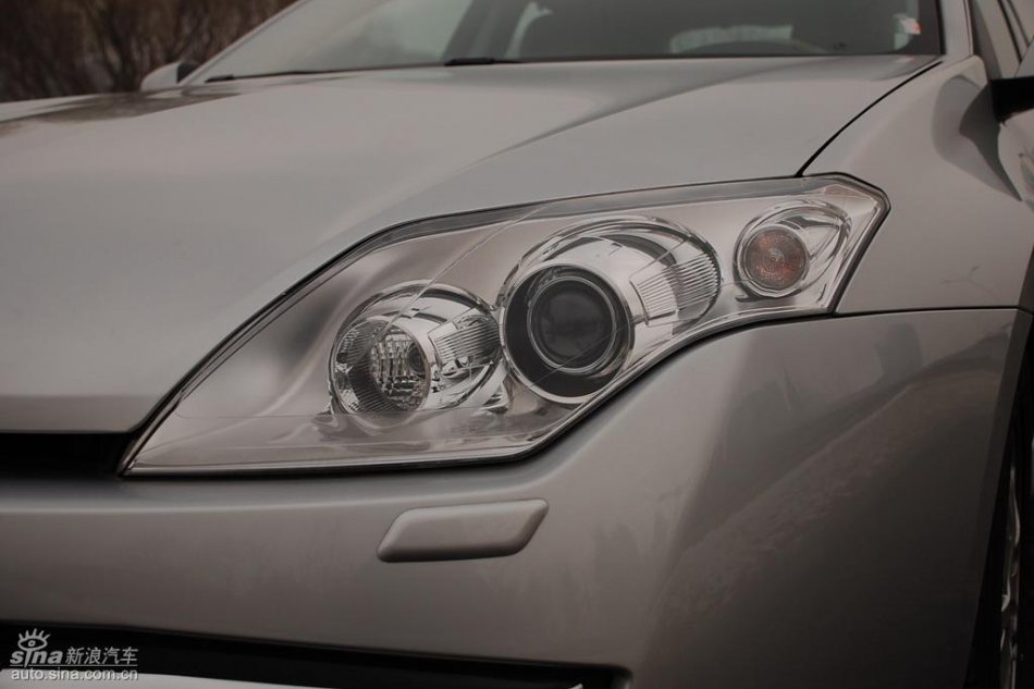 雷诺拉古娜外观实拍图