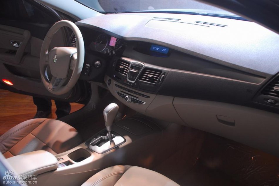 雷诺新拉古那上市现场图