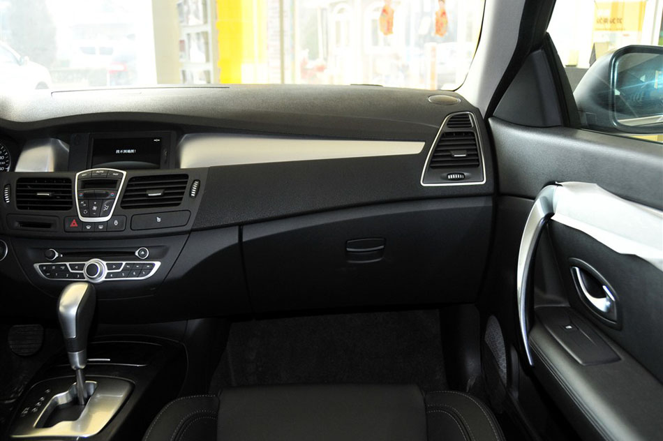 2012款 古贝2.0T 豪华导航版 内饰