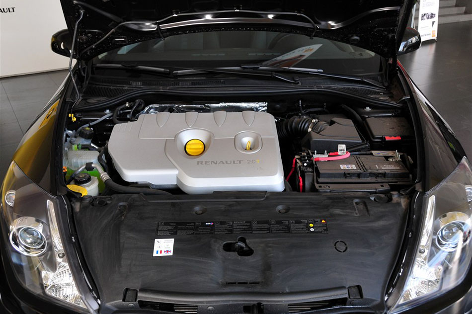 2012款 古贝2.0T 豪华导航版 引擎底盘