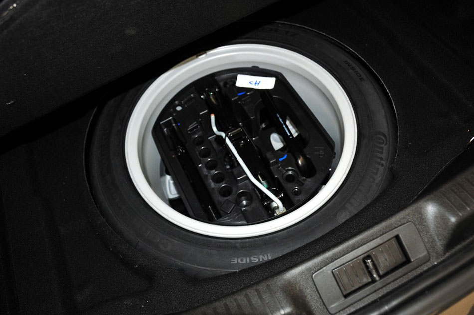 2012款 古贝2.0T 豪华导航版 引擎底盘