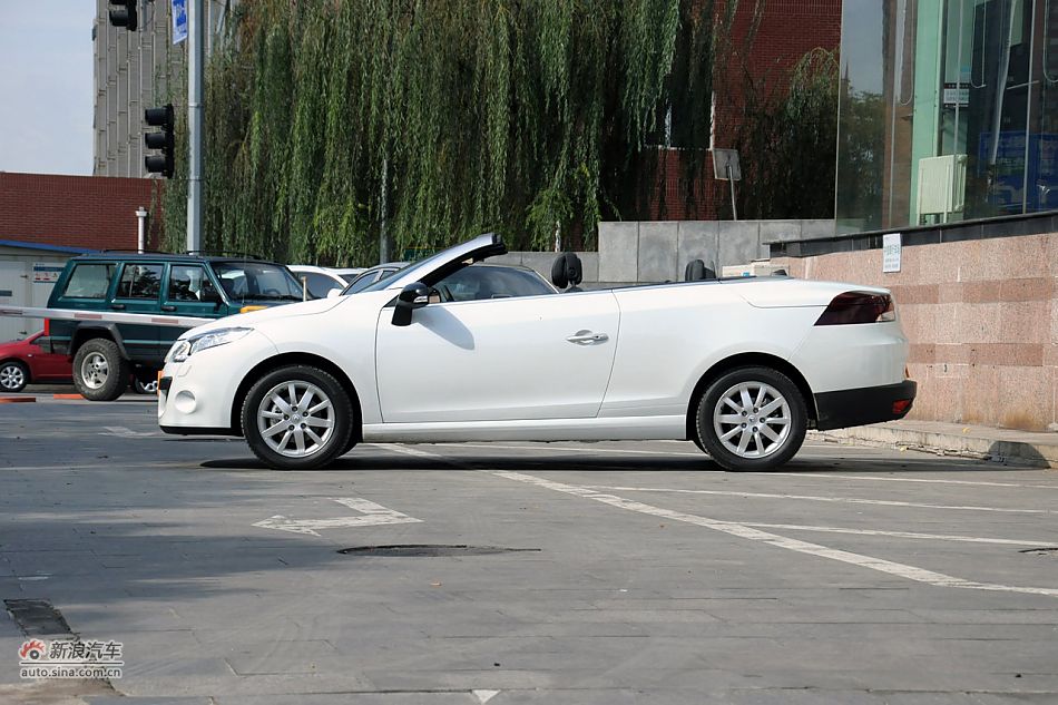 2011款梅甘娜CC实拍