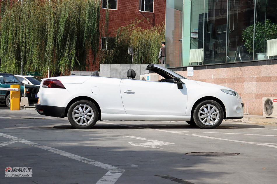 2011款梅甘娜CC实拍