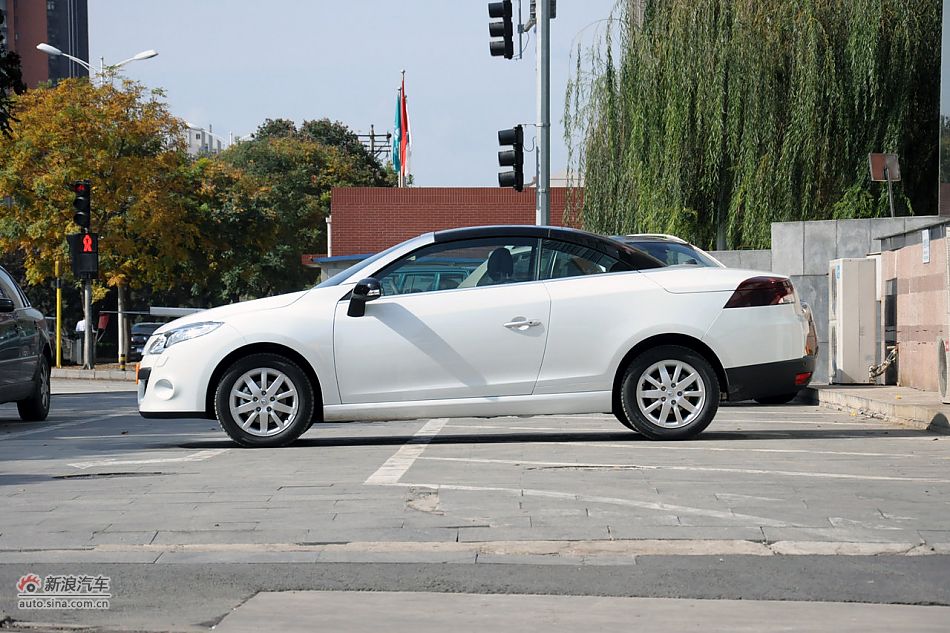 2011款梅甘娜CC实拍