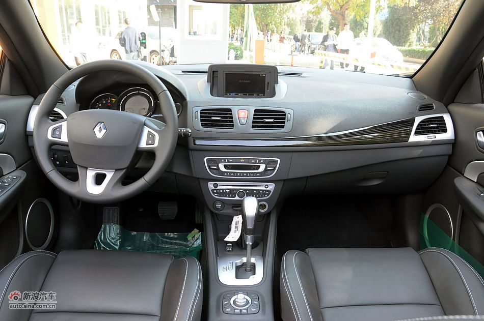 2011款梅甘娜CC实拍