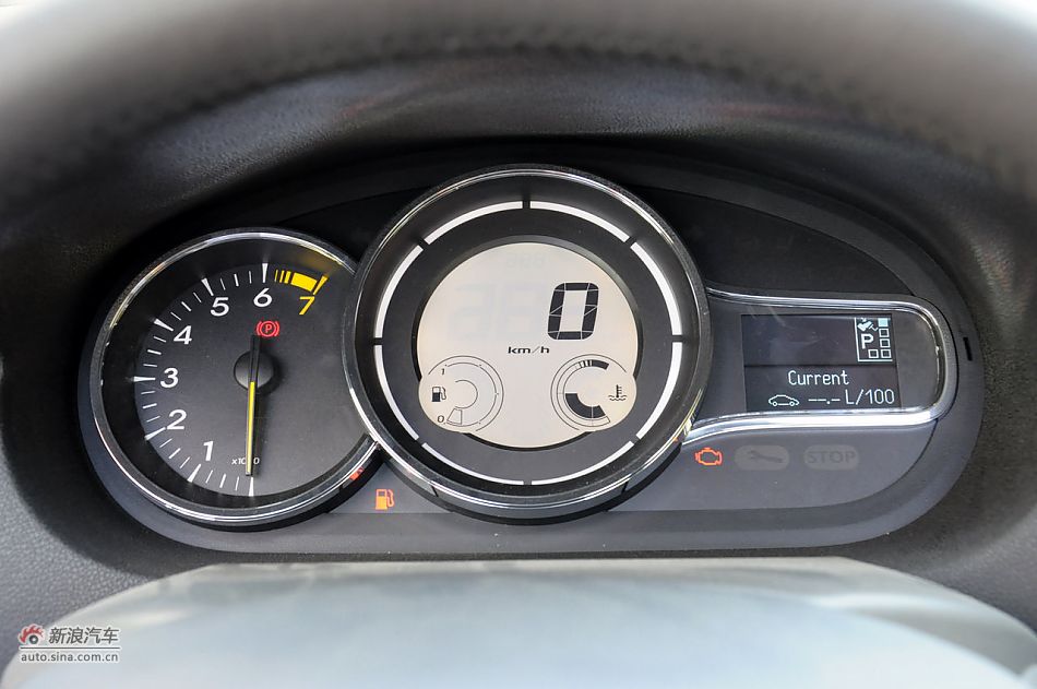 2011款梅甘娜CC实拍