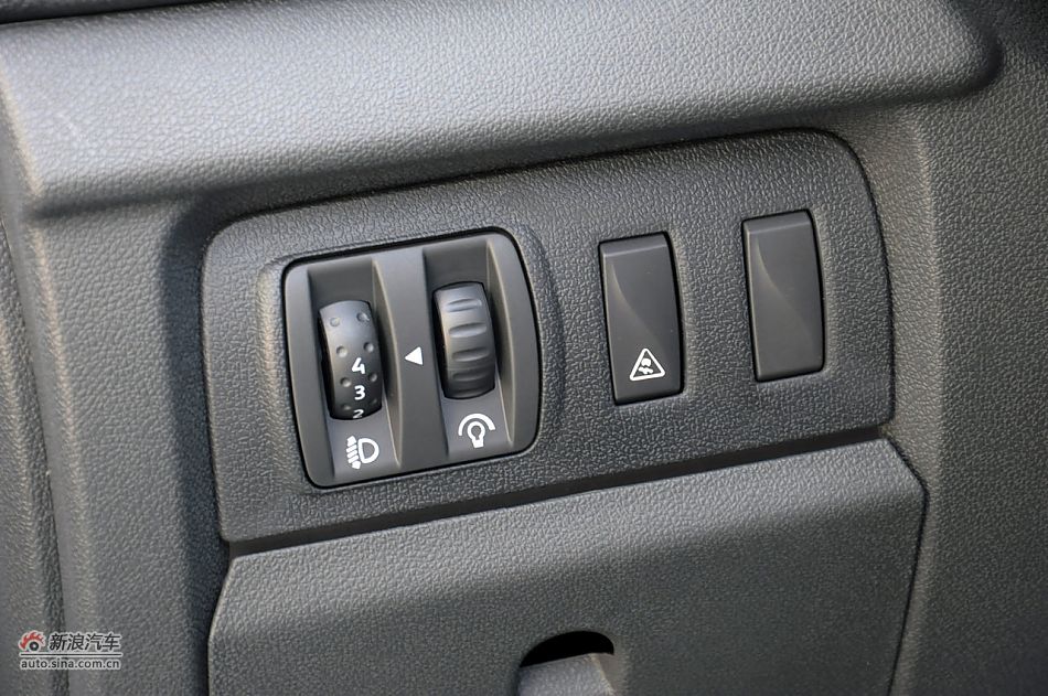 2011款梅甘娜CC实拍