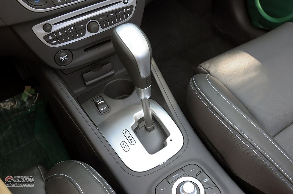 2011款梅甘娜CC实拍