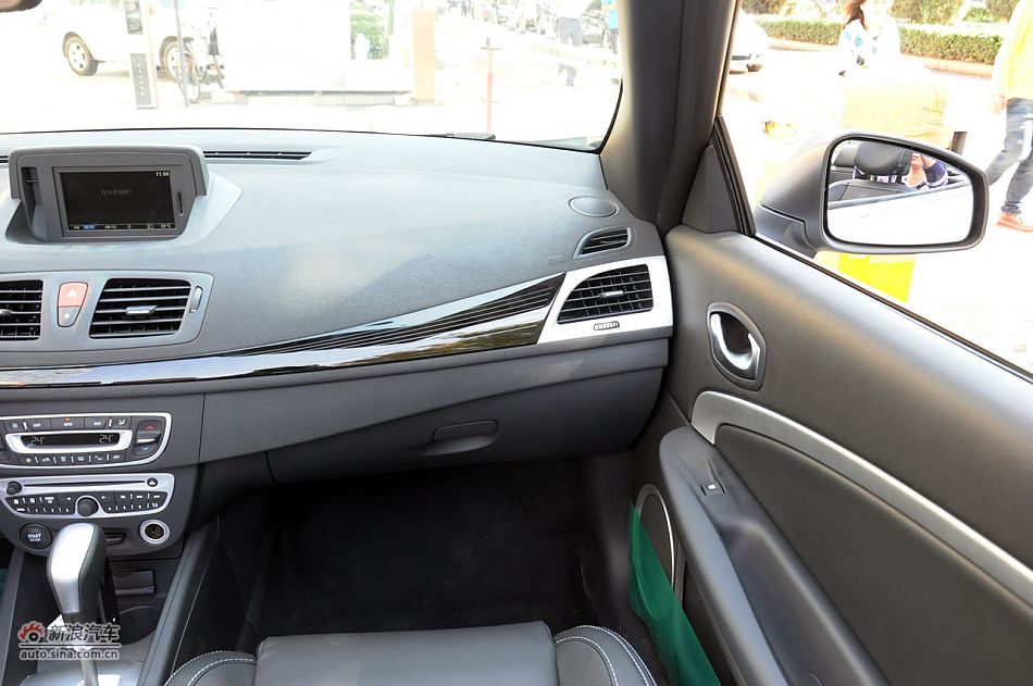 2011款梅甘娜CC实拍