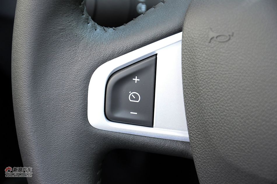 2011款梅甘娜CC实拍