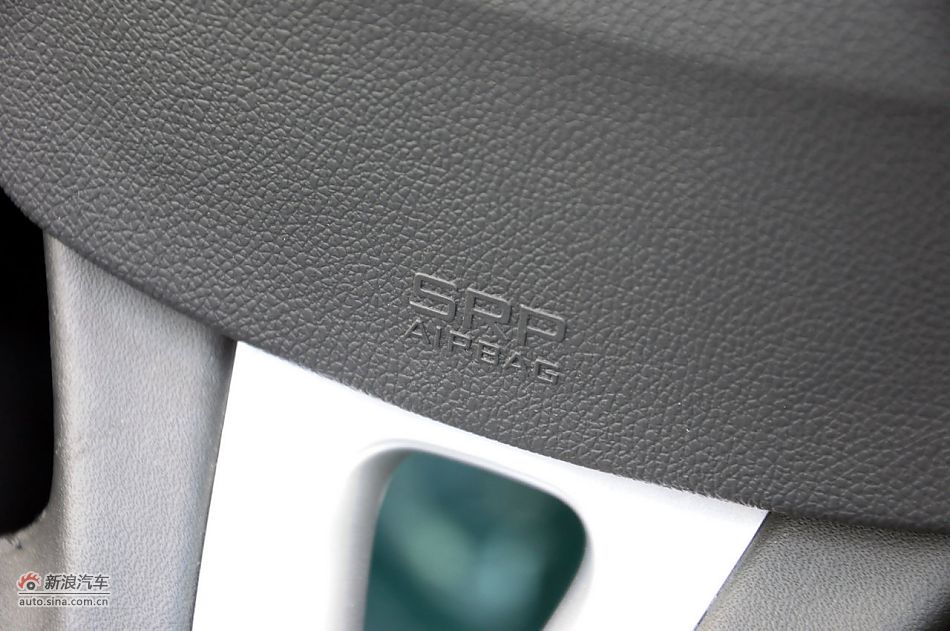 2011款梅甘娜CC实拍