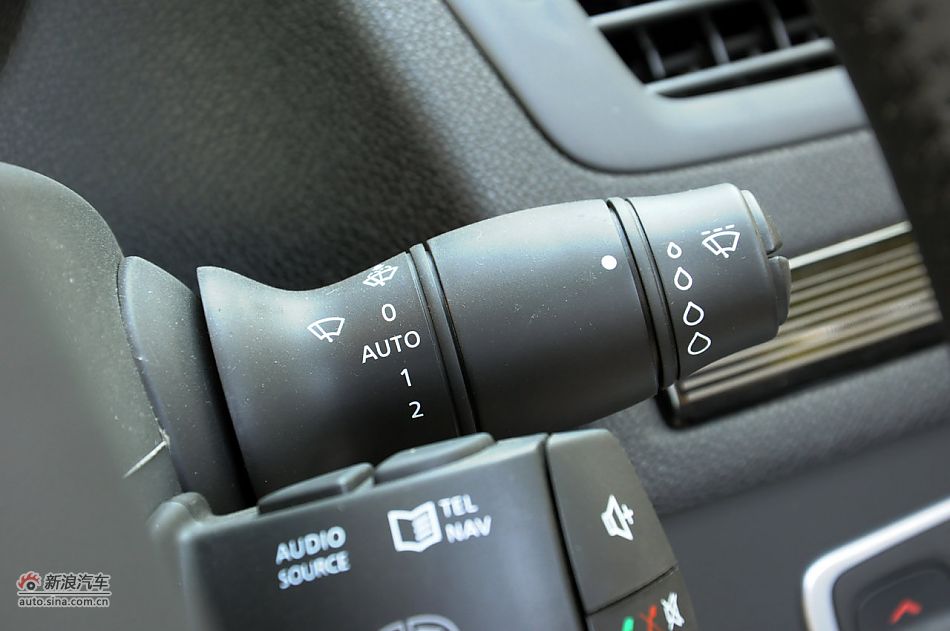 2011款梅甘娜CC实拍