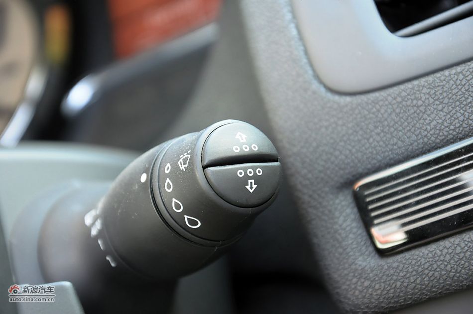 2011款梅甘娜CC实拍