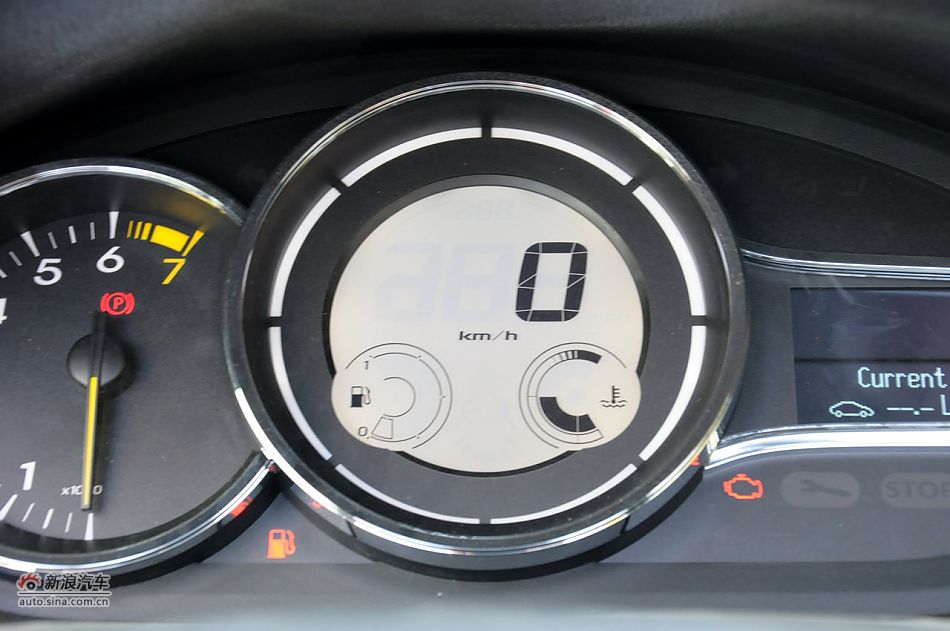 2011款梅甘娜CC实拍