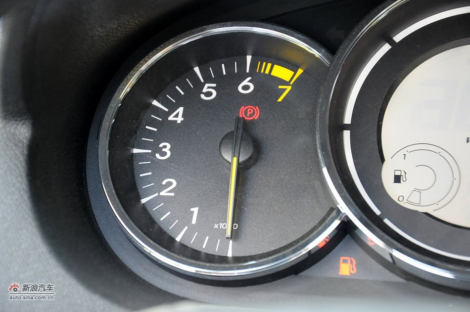 2011款梅甘娜CC实拍