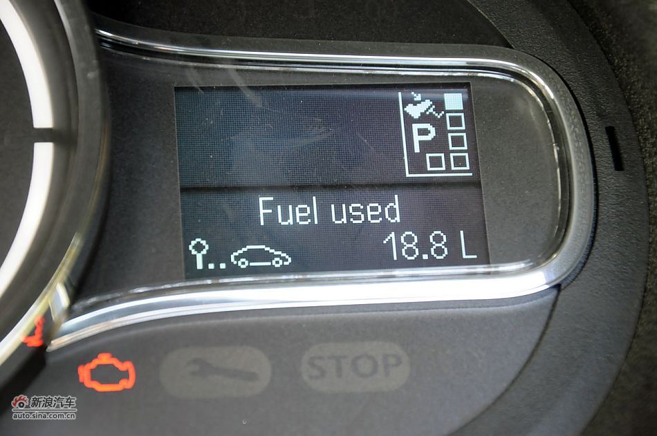 2011款梅甘娜CC实拍