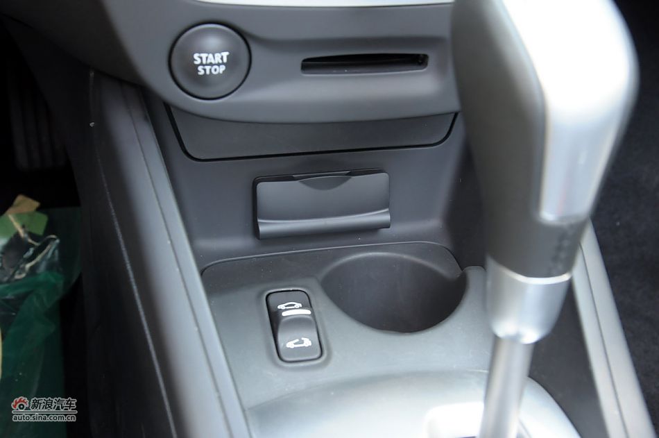 2011款梅甘娜CC实拍