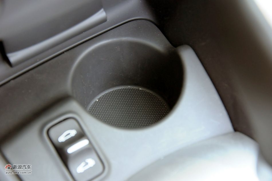 2011款梅甘娜CC实拍