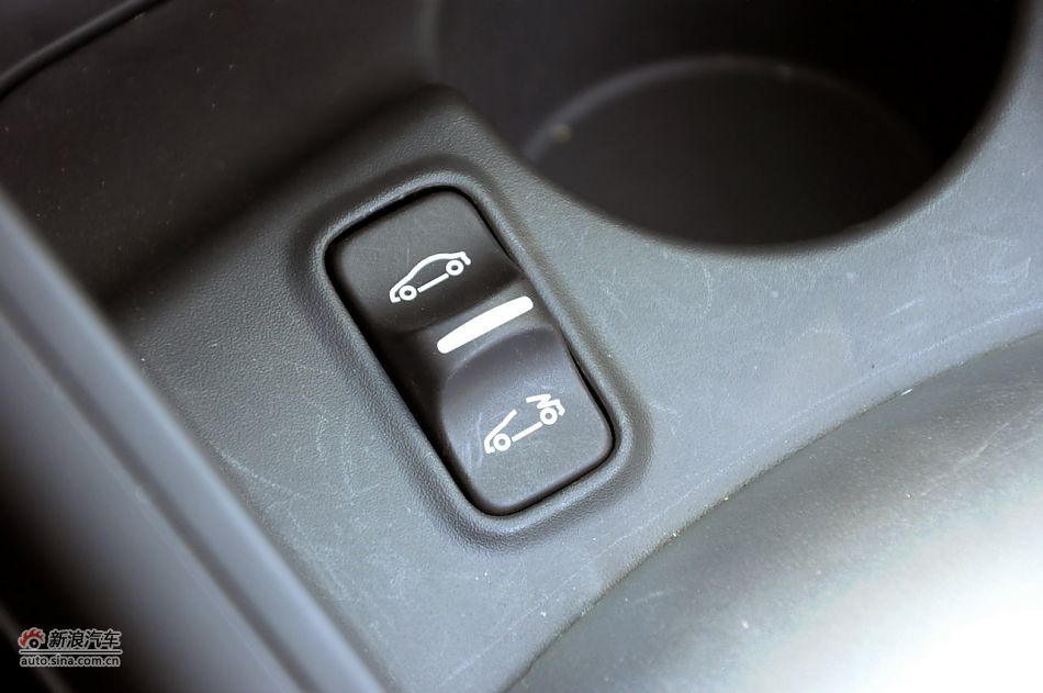 2011款梅甘娜CC实拍