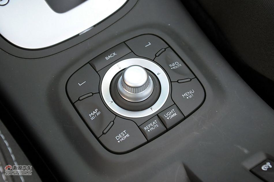 2011款梅甘娜CC实拍