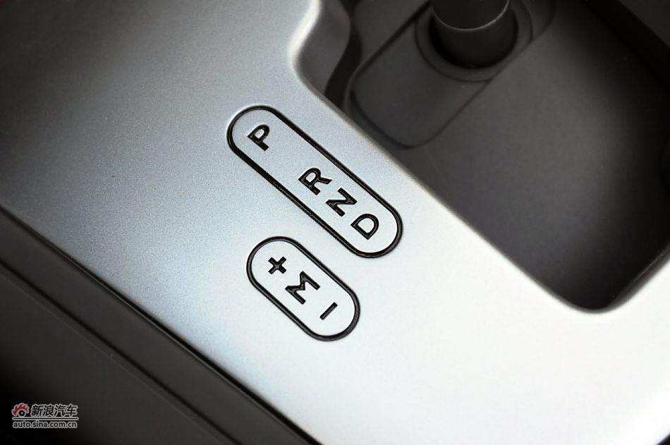 2011款梅甘娜CC实拍