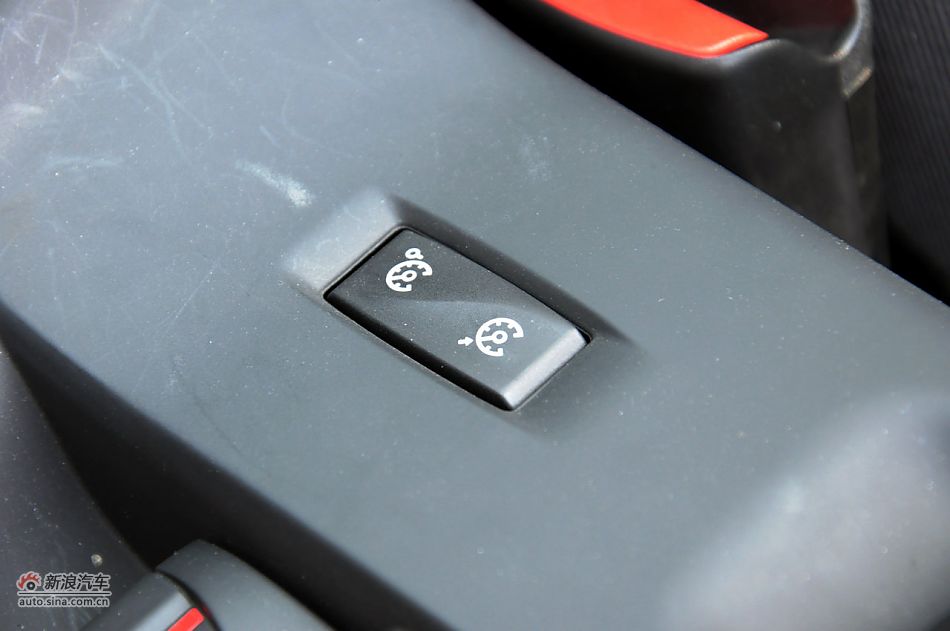 2011款梅甘娜CC实拍