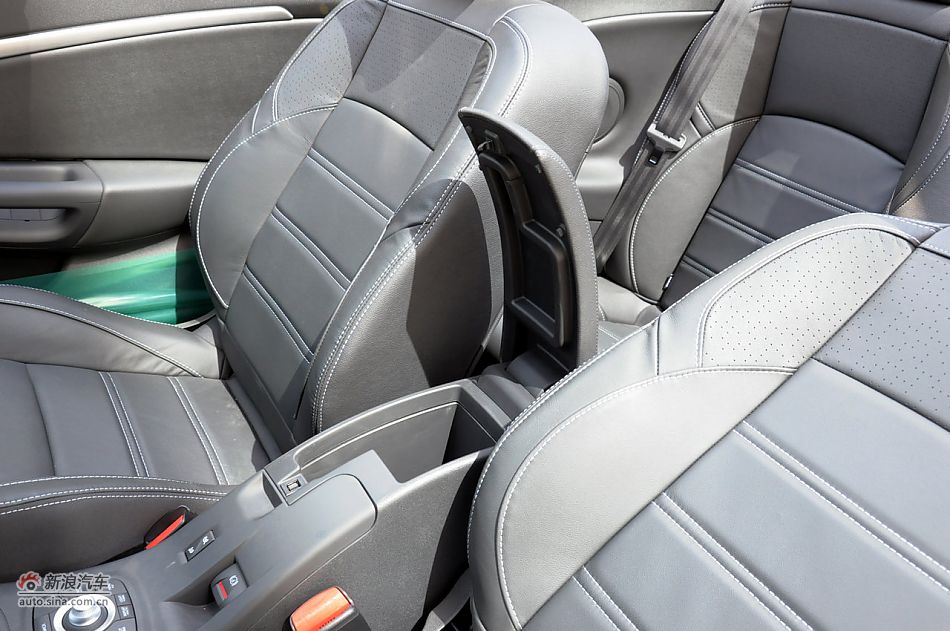 2011款梅甘娜CC实拍