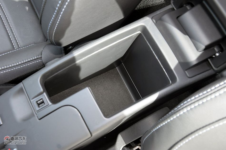 2011款梅甘娜CC实拍