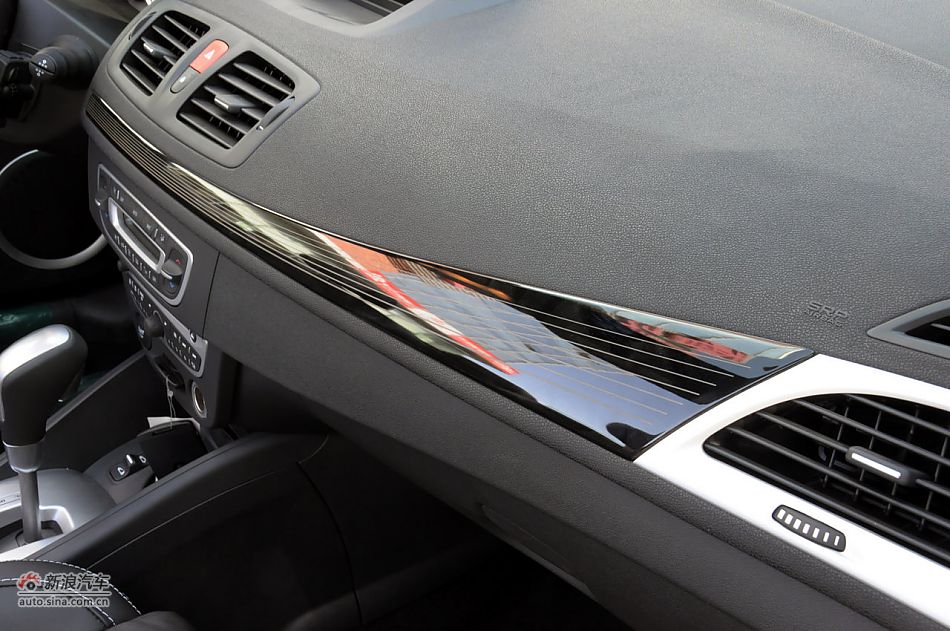 2011款梅甘娜CC实拍