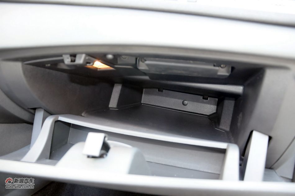 2011款梅甘娜CC实拍