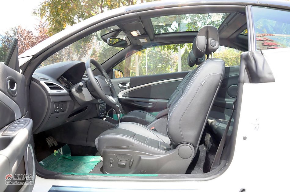 2011款梅甘娜CC实拍