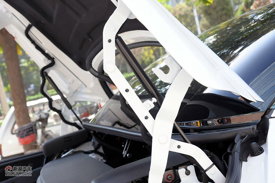 2011款梅甘娜CC实拍