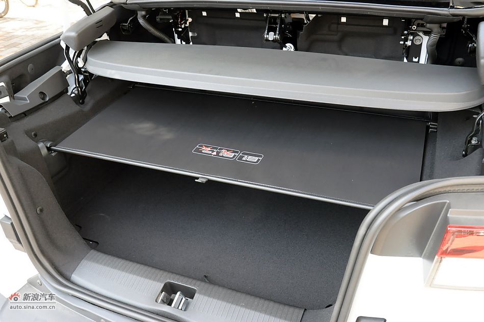 2011款梅甘娜CC实拍