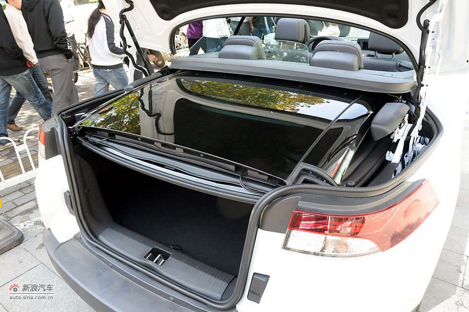 2011款梅甘娜CC实拍