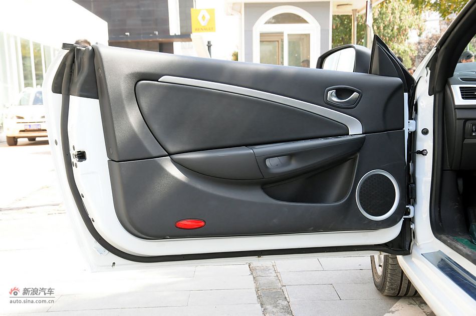 2011款梅甘娜CC实拍