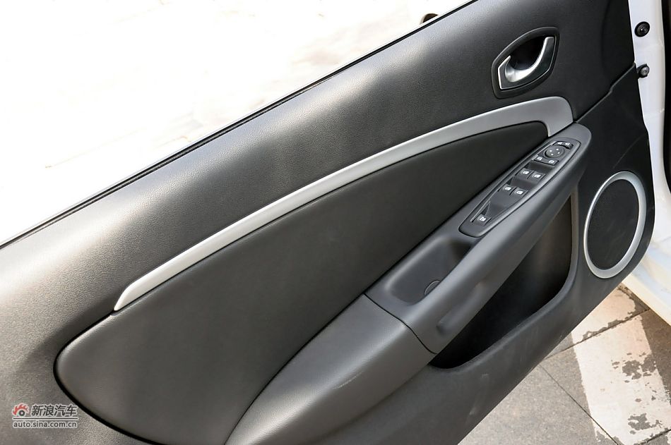 2011款梅甘娜CC实拍