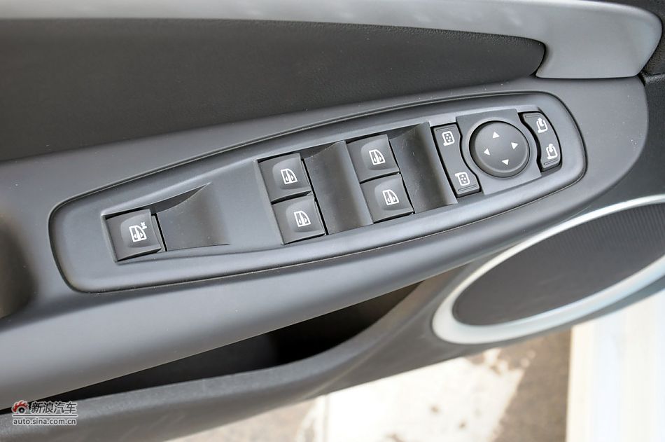 2011款梅甘娜CC实拍